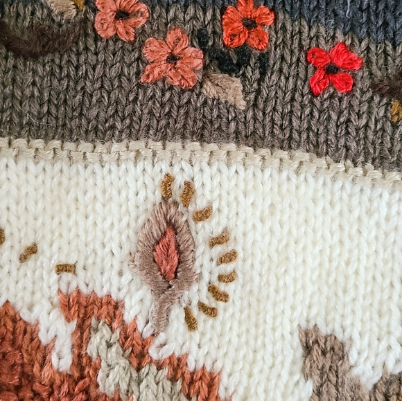 Adorable vintage Huntington Ridge Sweater. Cottage core style sweater - Picture 5 of 6